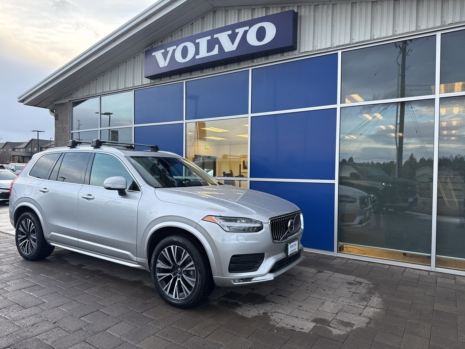 2022 Volvo XC90 Momentum's photo