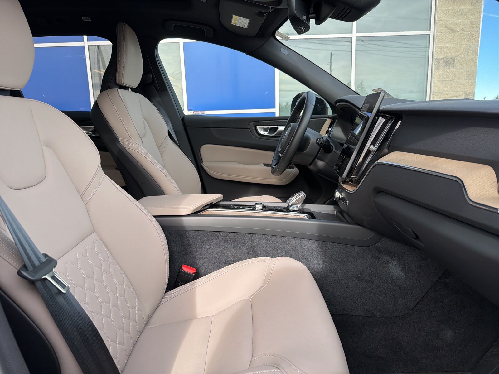 2026 Volvo XC60 Plus - Photo 27