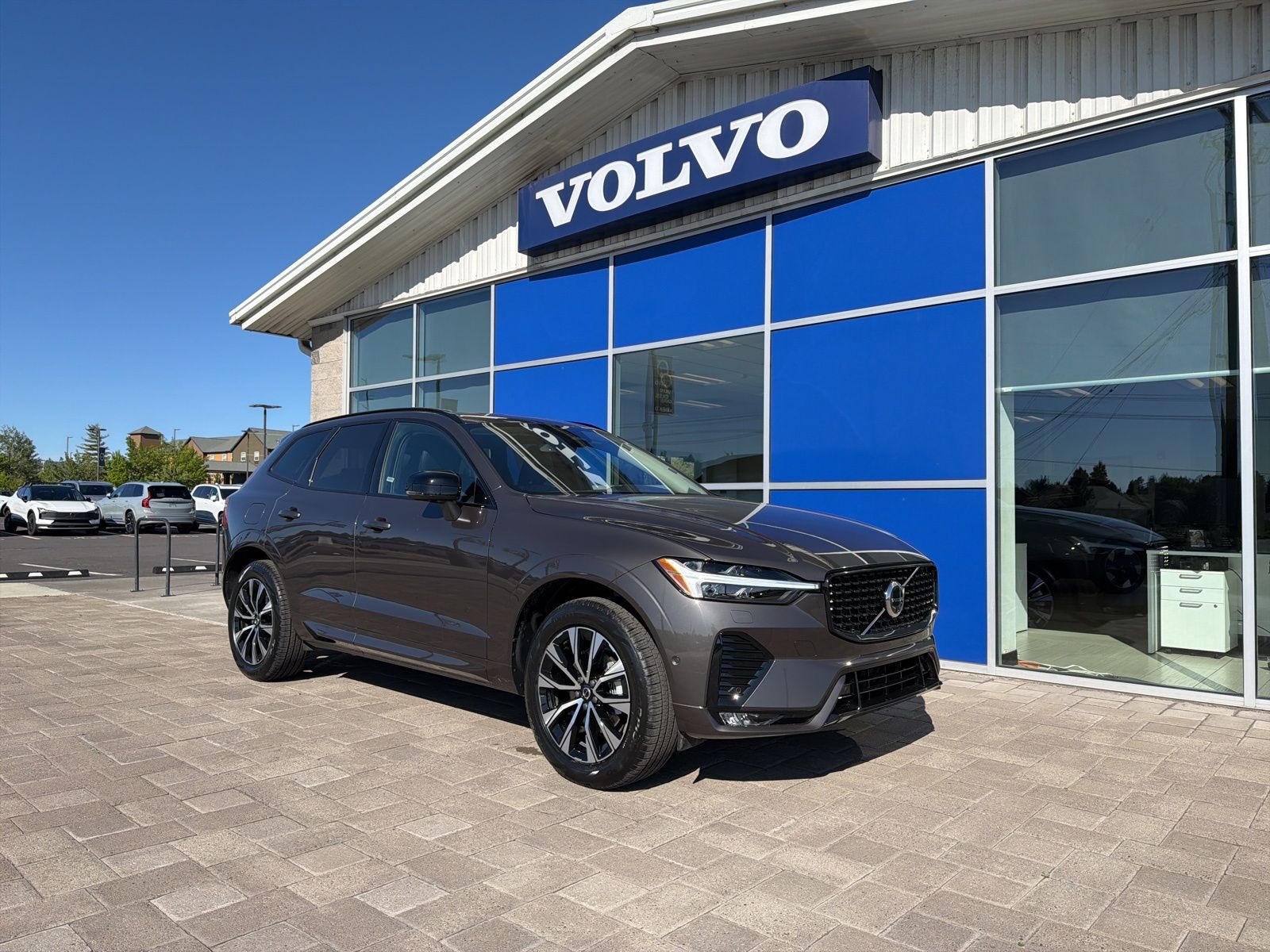2025 Volvo XC60 B5 Plus Dark AWD's photo