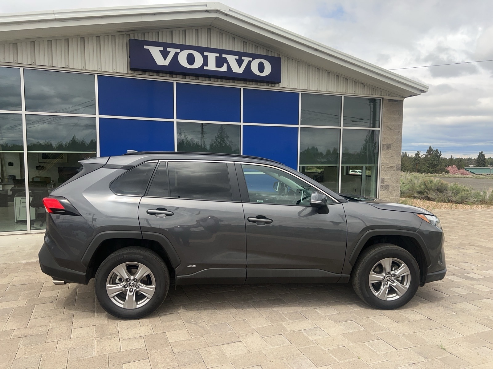 Used 2024 Toyota RAV4 XLE with VIN 2T3RWRFV4RW214429 for sale in Bend, OR