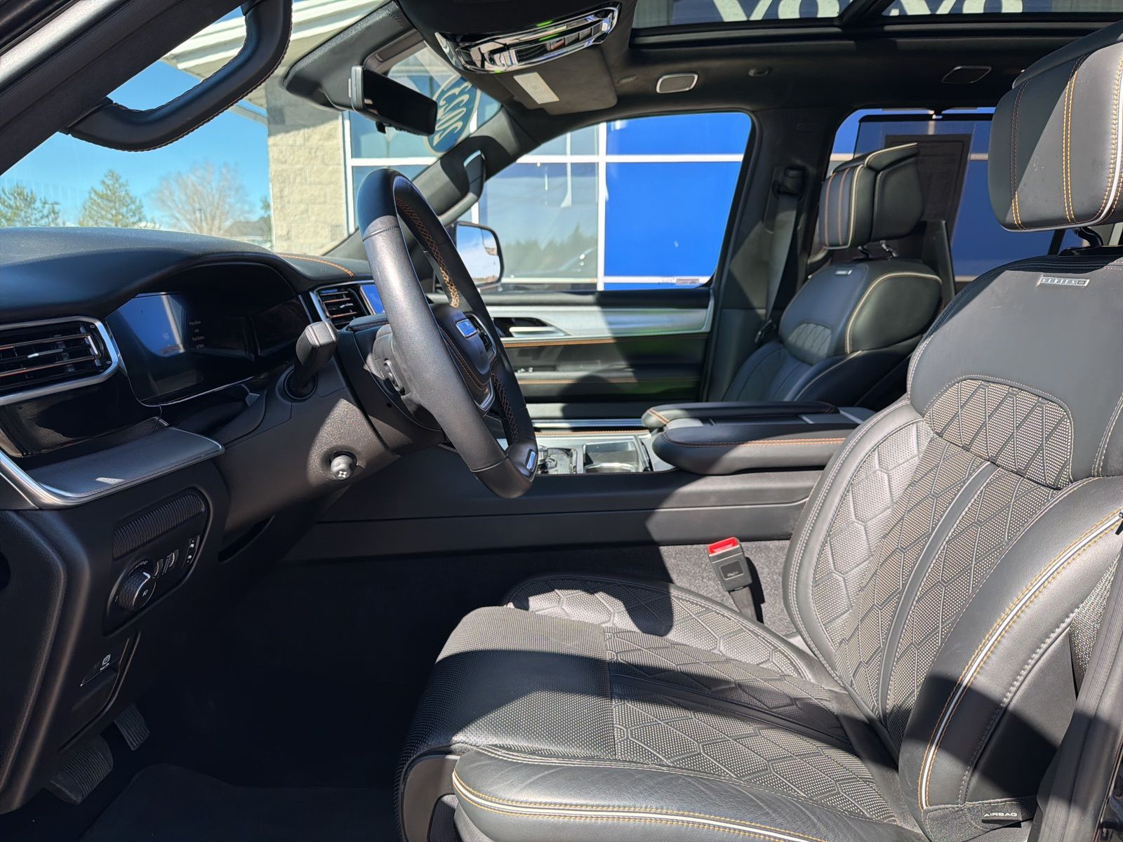2023 Jeep Grand Wagoneer Series III - Photo 18