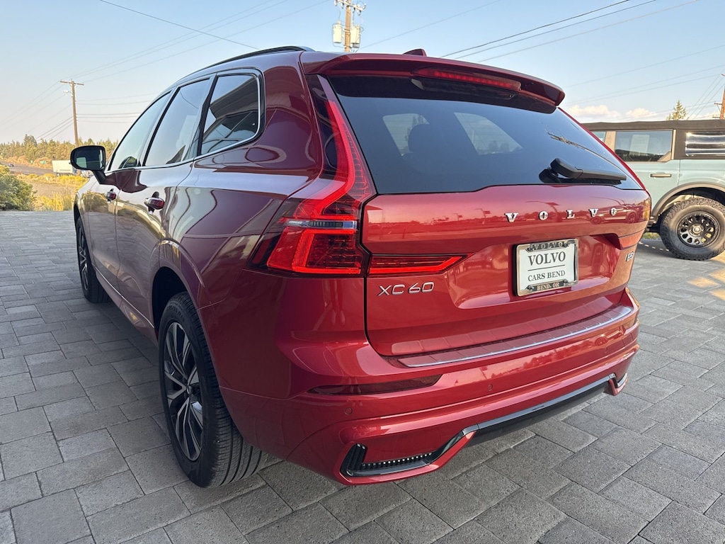 New 2025 Volvo XC60 B5 Core SUV