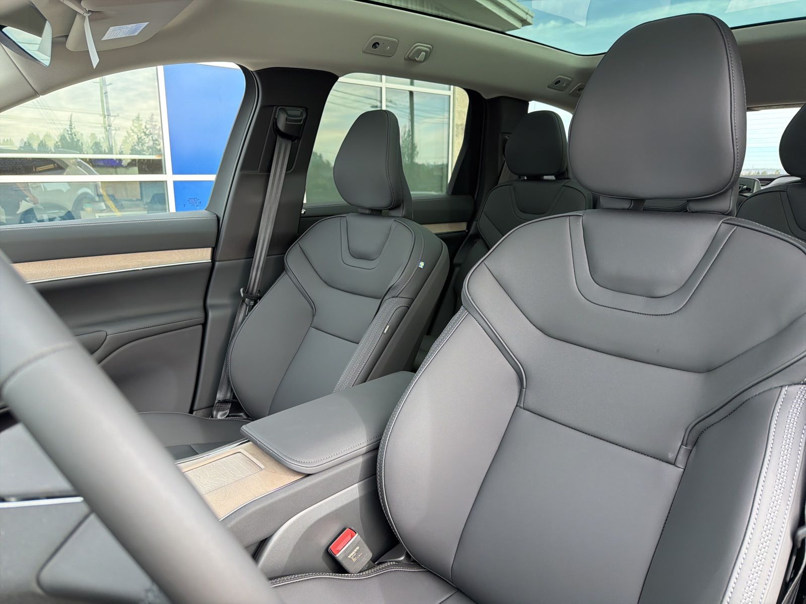 2025 Volvo EX90 Plus - Photo 19