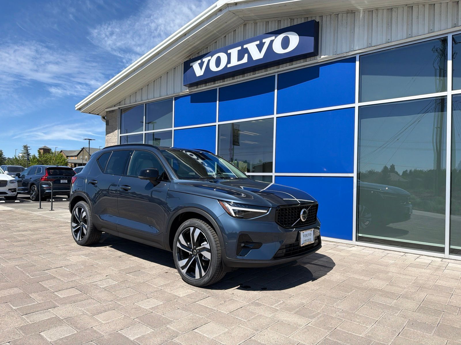 2026 Volvo XC40 B5 Ultra Dark AWD's photo