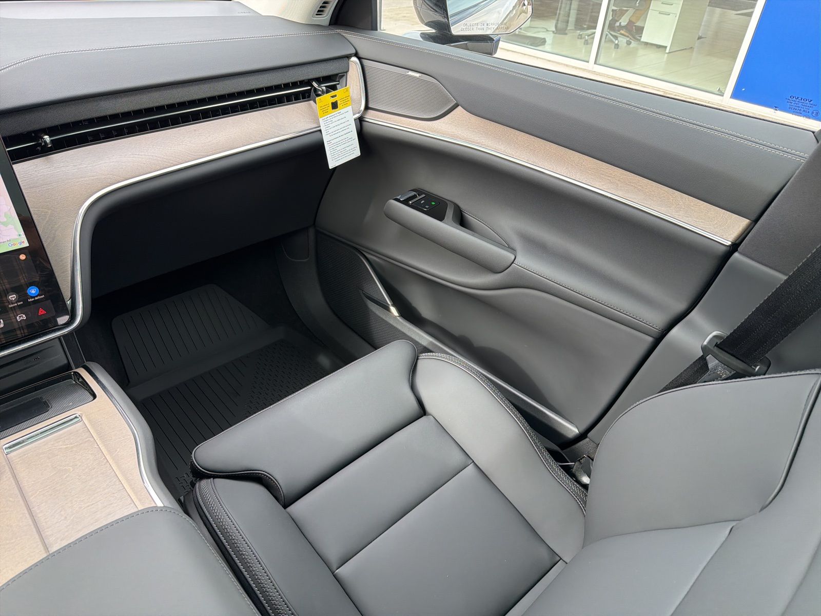 2025 Volvo EX90 Plus - Photo 13