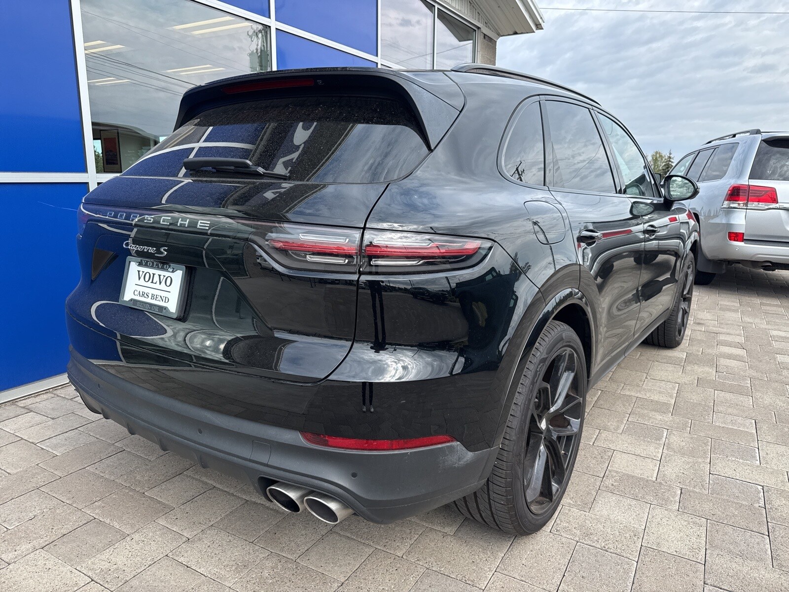 2019 Porsche Cayenne S photo 3