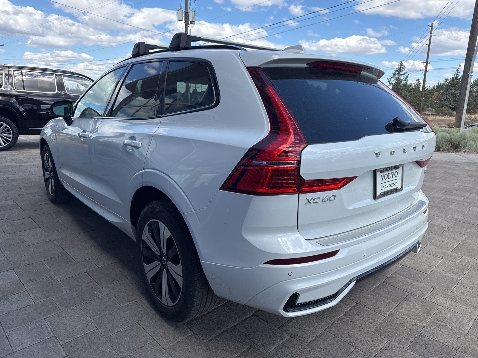 2025 Volvo XC60 Hybrid T8 Core photo 2