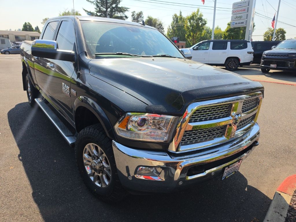 2017 RAM 3500 Gris (Maximum Steel Metallic Clearcoat) Camioneta Todo terreno 6 velocidades Automática
