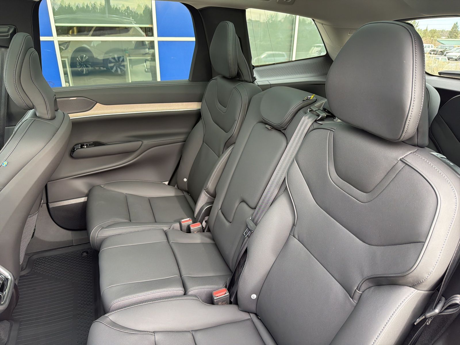 2025 Volvo EX90 Plus - Photo 22