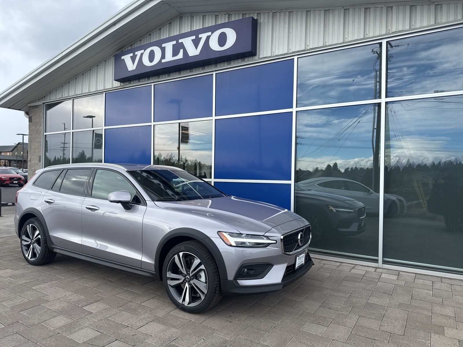 2026 Volvo V60 Cross Country Plus's photo