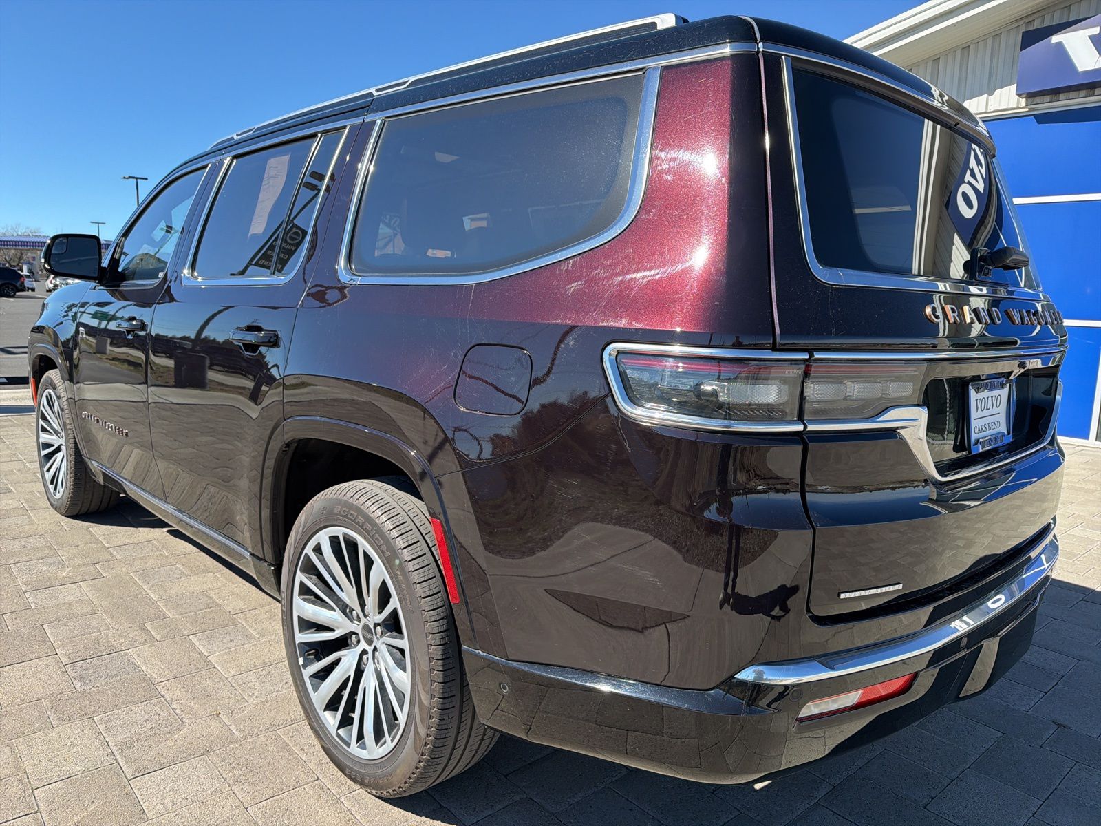 2023 Jeep Grand Wagoneer Series III - Photo 7