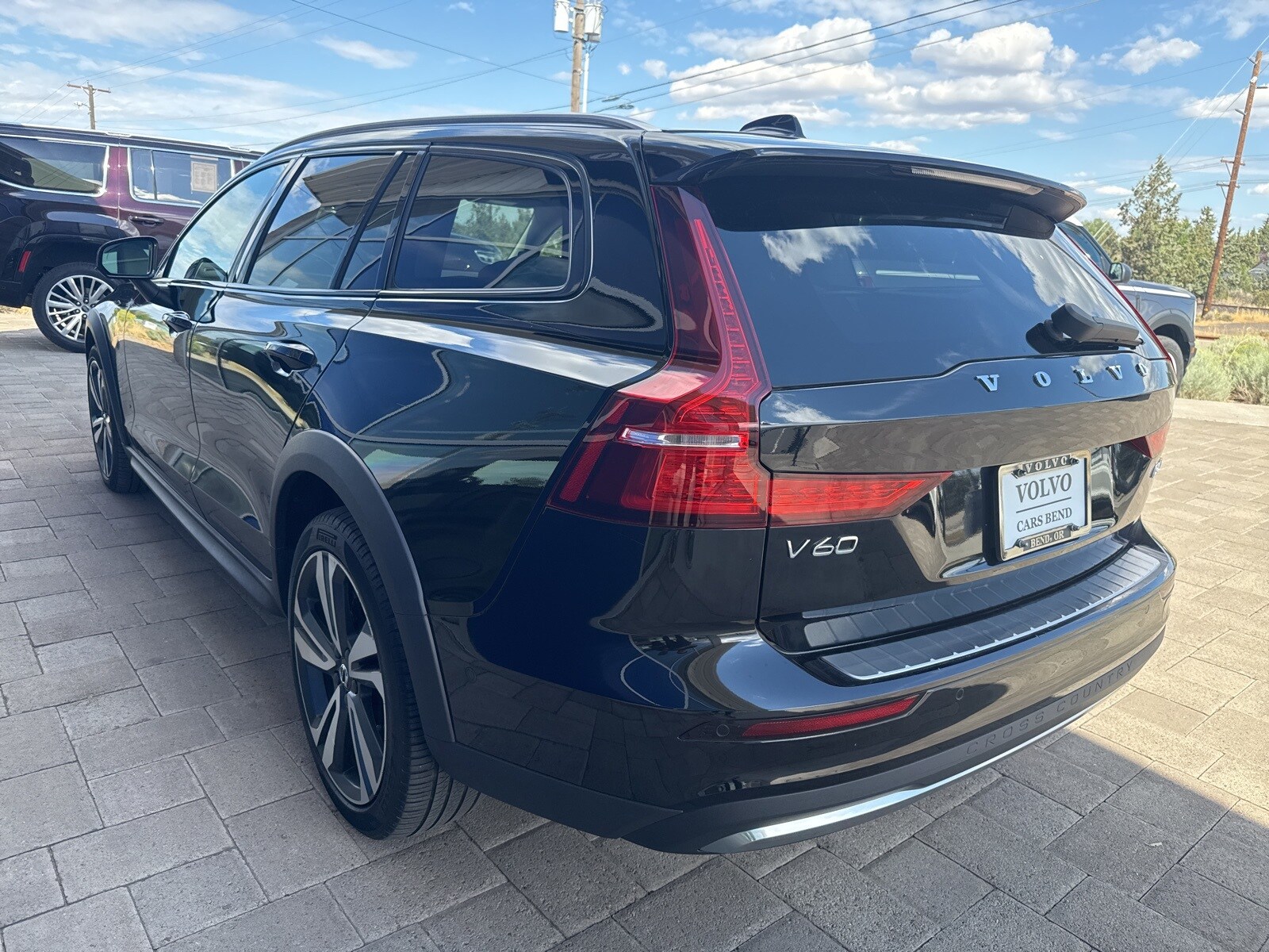2023 Volvo V60 Cross Country B5 Plus photo 2