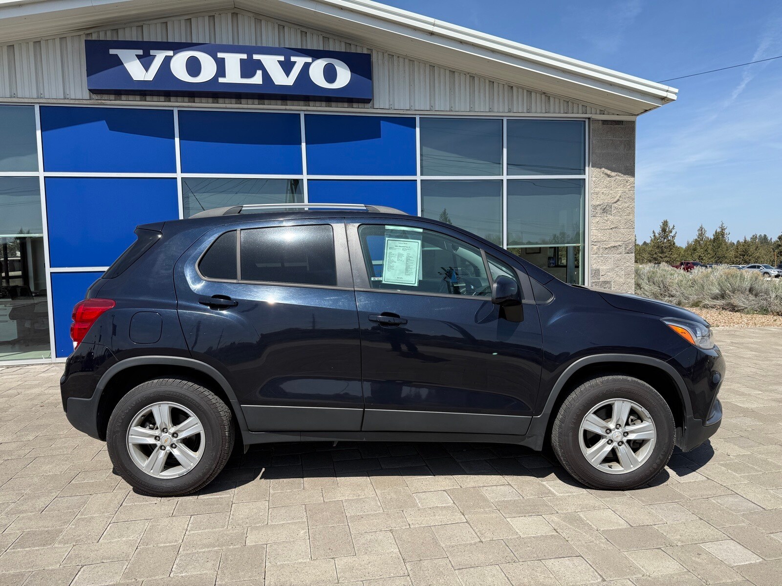 Used 2021 Chevrolet Trax LT with VIN KL7CJPSB6MB325700 for sale in Bend, OR