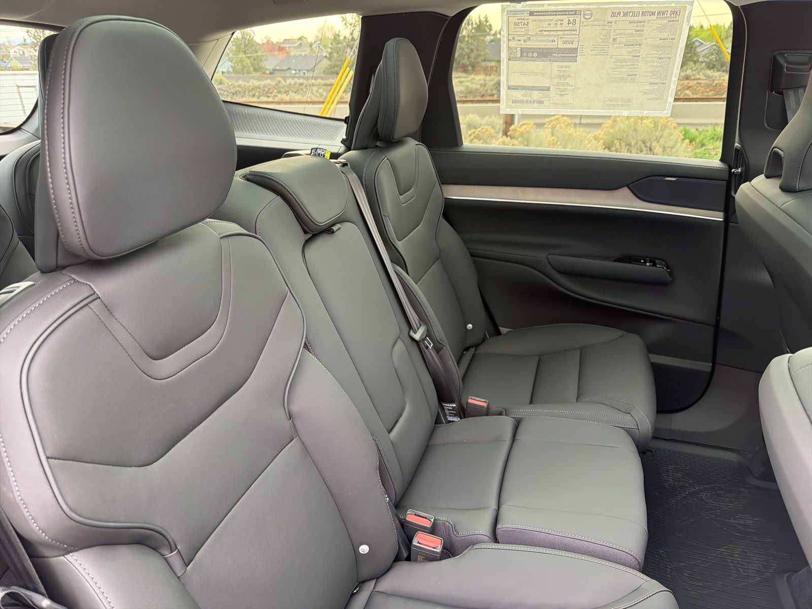 2025 Volvo EX90 Plus - Photo 24