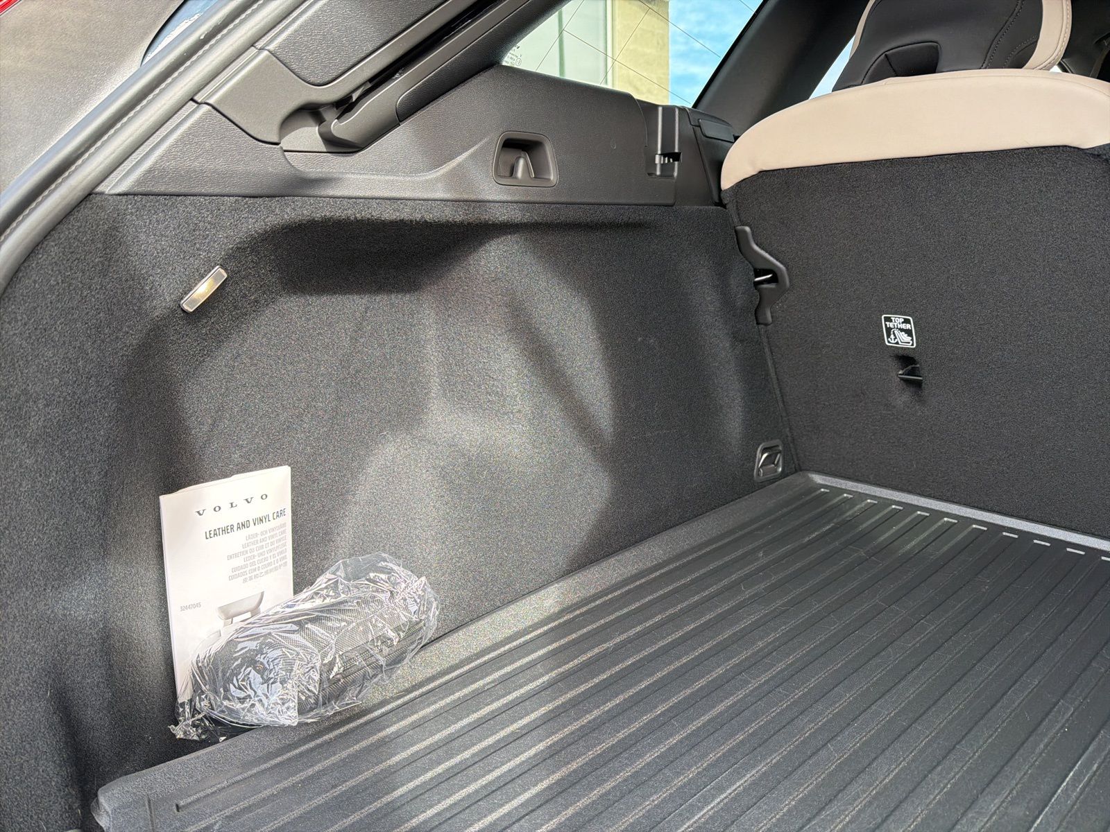2026 Volvo XC60 Plus - Photo 14