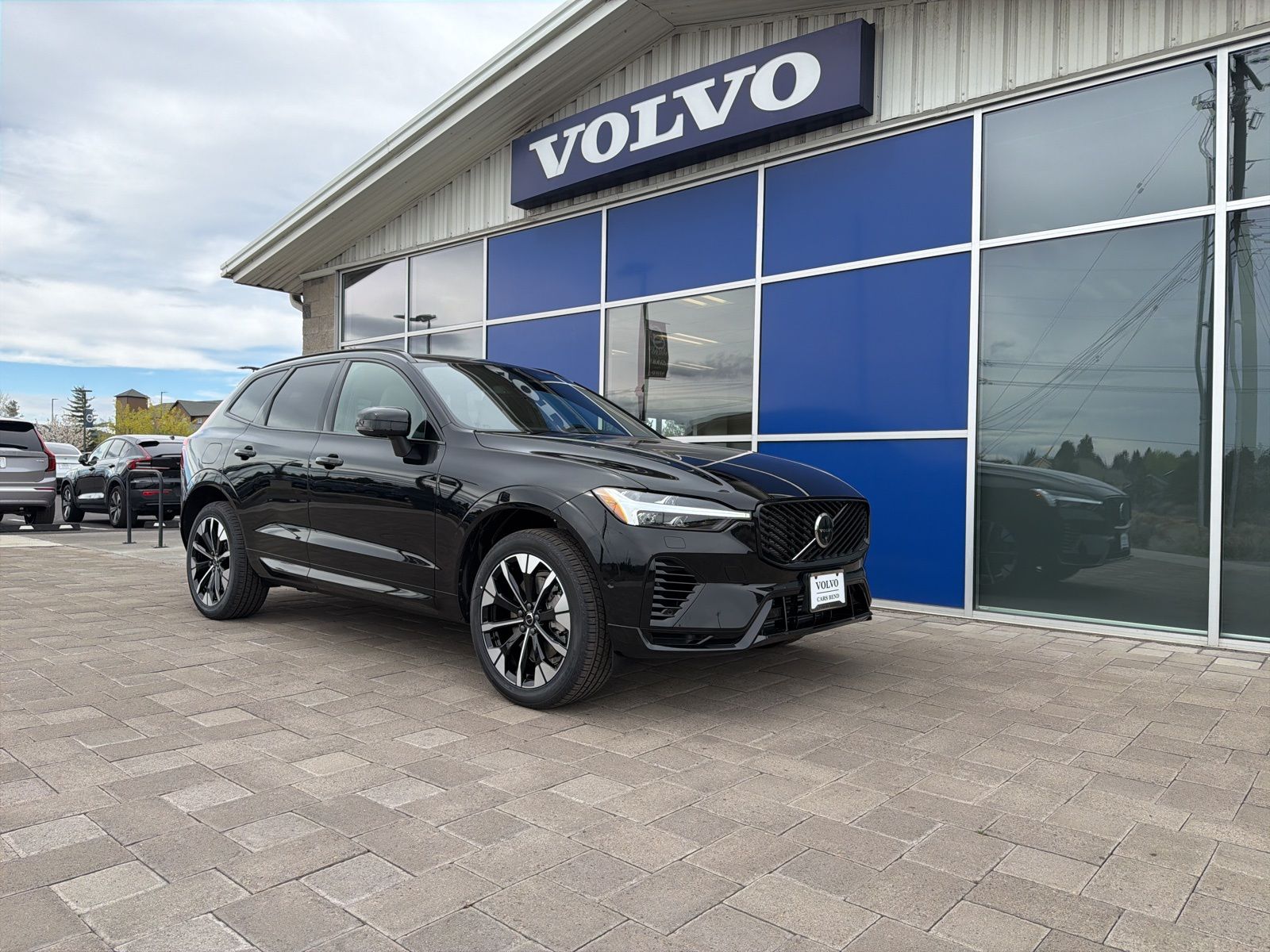 2026 Volvo XC60 T8 Plus Dark AWD's photo