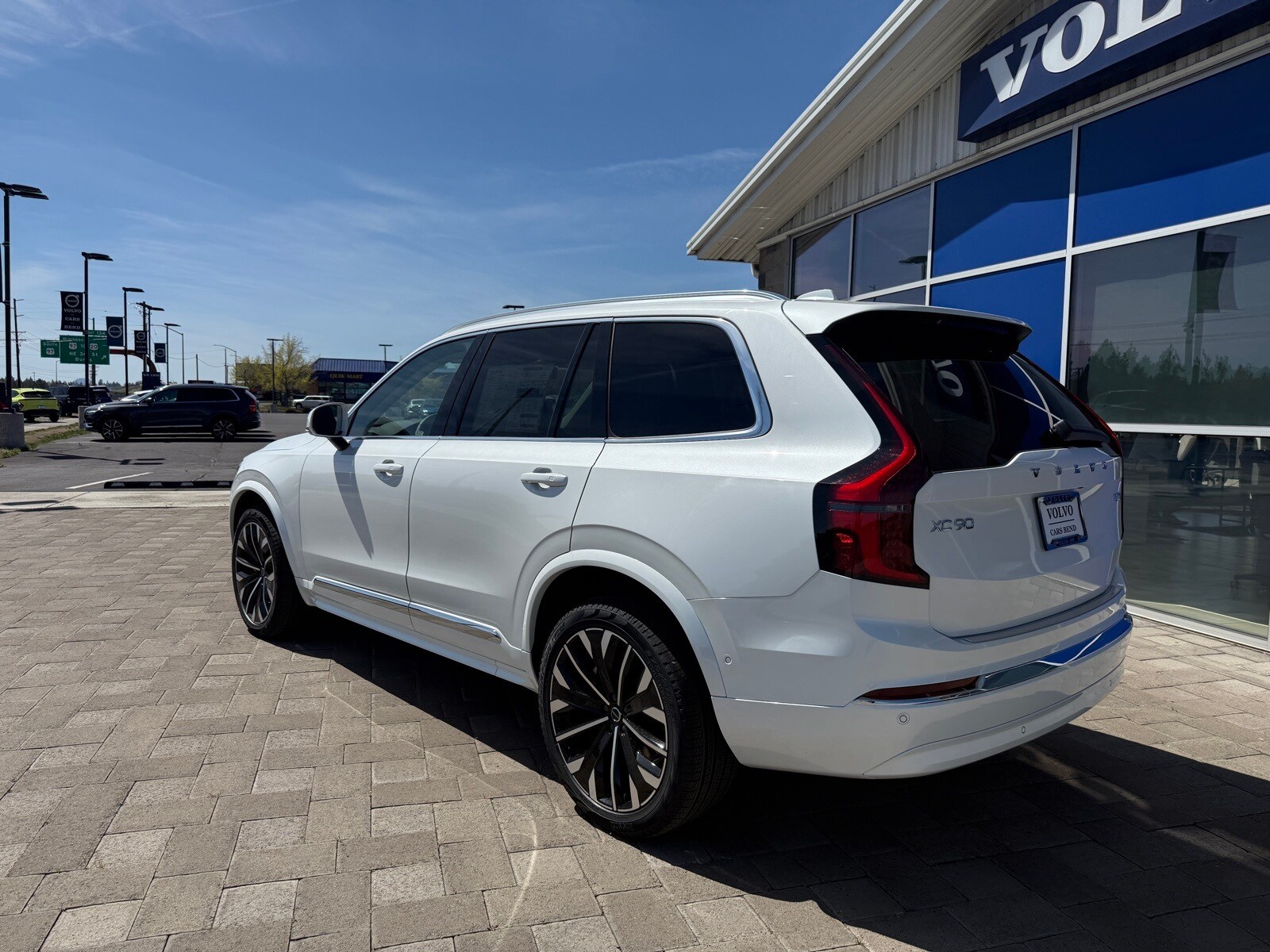 2025 Volvo XC90 B5 Plus photo 3