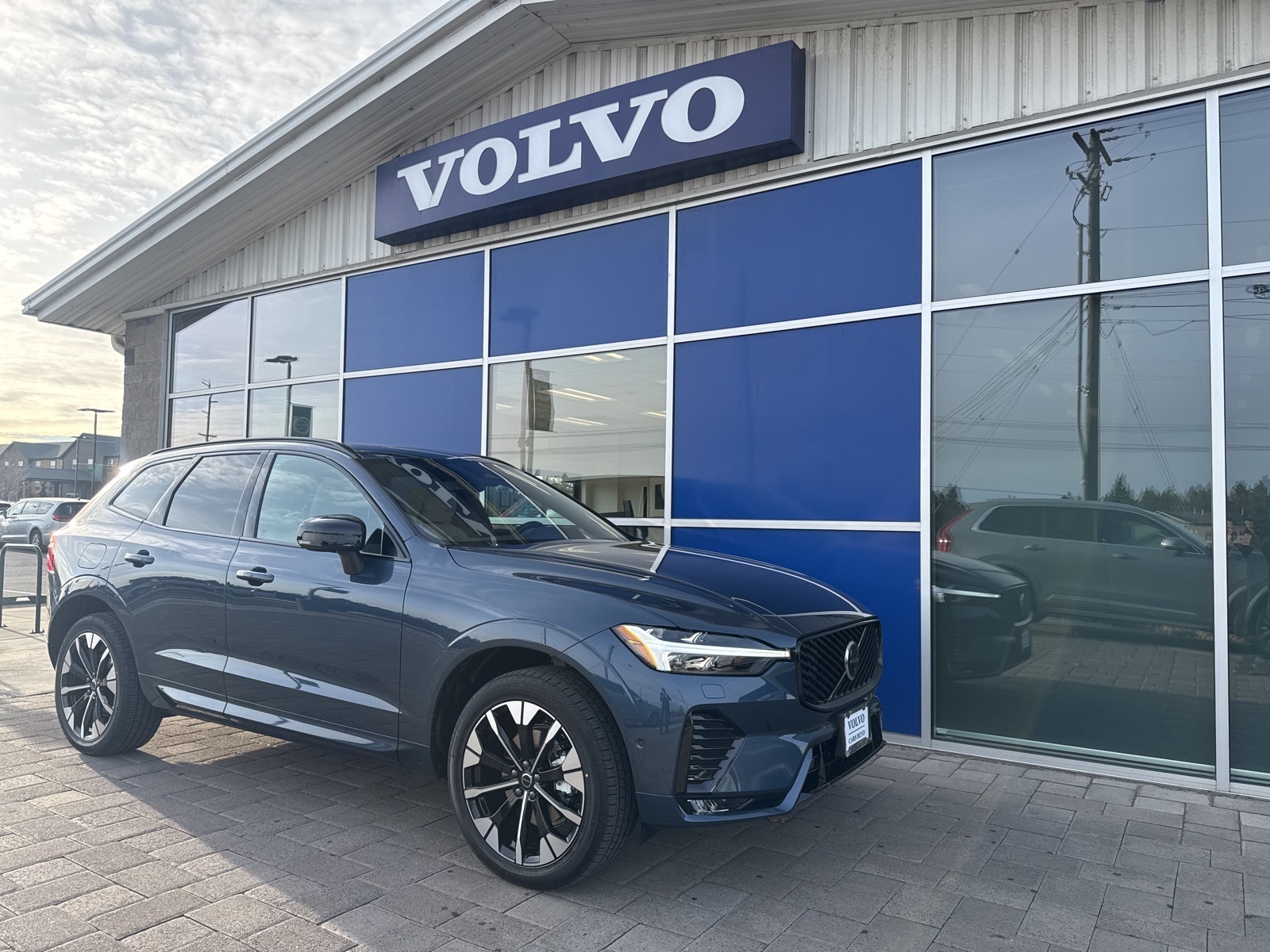 2026 Volvo XC60 Plus's photo