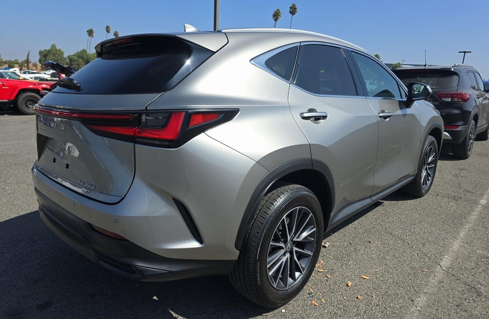 2025 Lexus NX 350h Premium photo 3