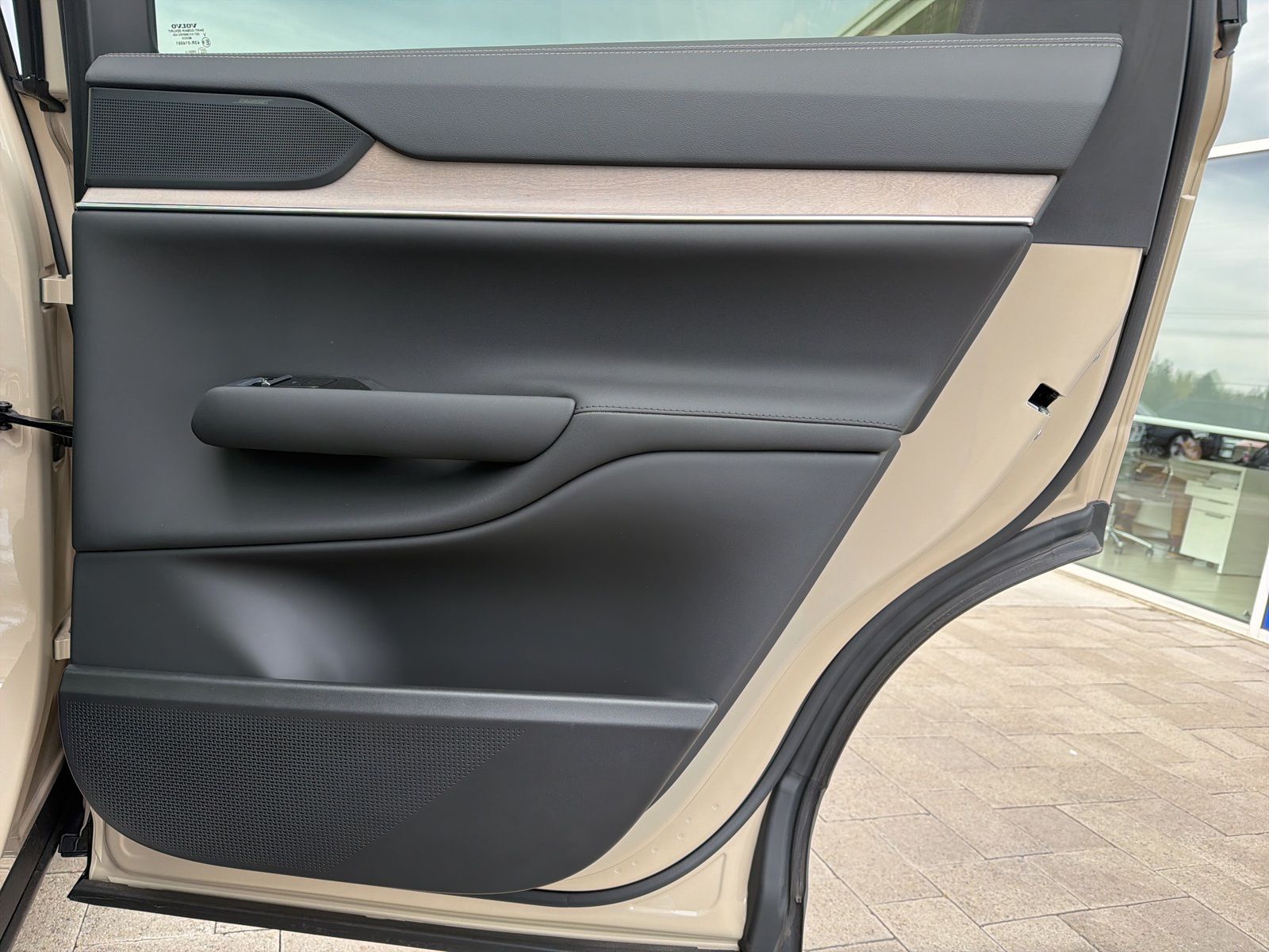 2025 Volvo EX90 Plus - Photo 23