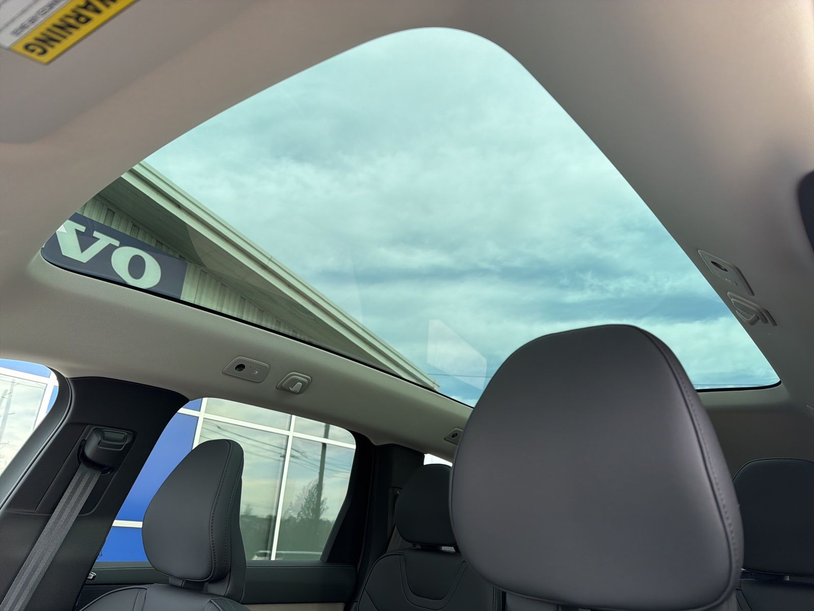 2025 Volvo EX90 Plus - Photo 17