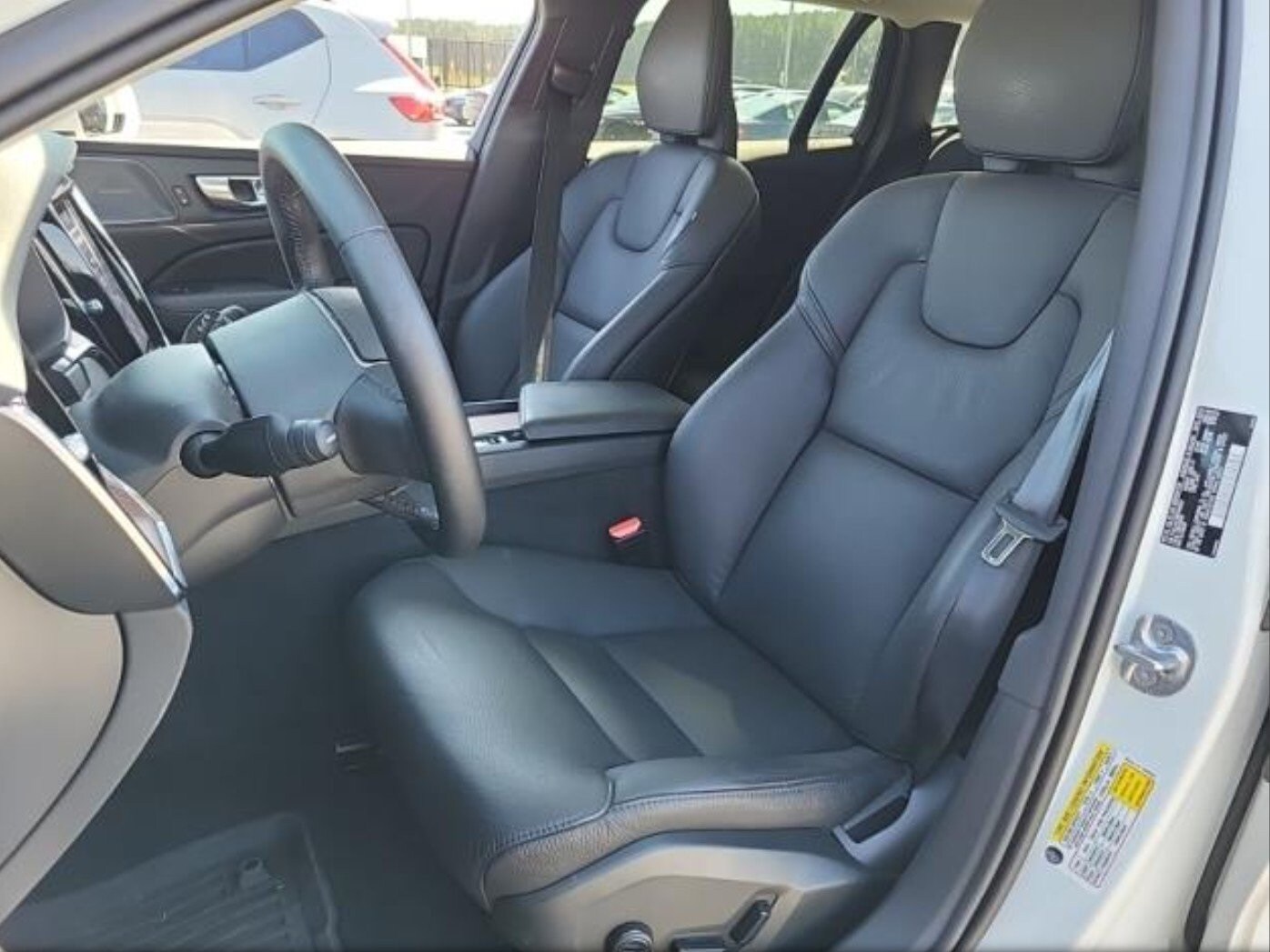 2024 Volvo V60 Cross Country B5 Plus photo 4