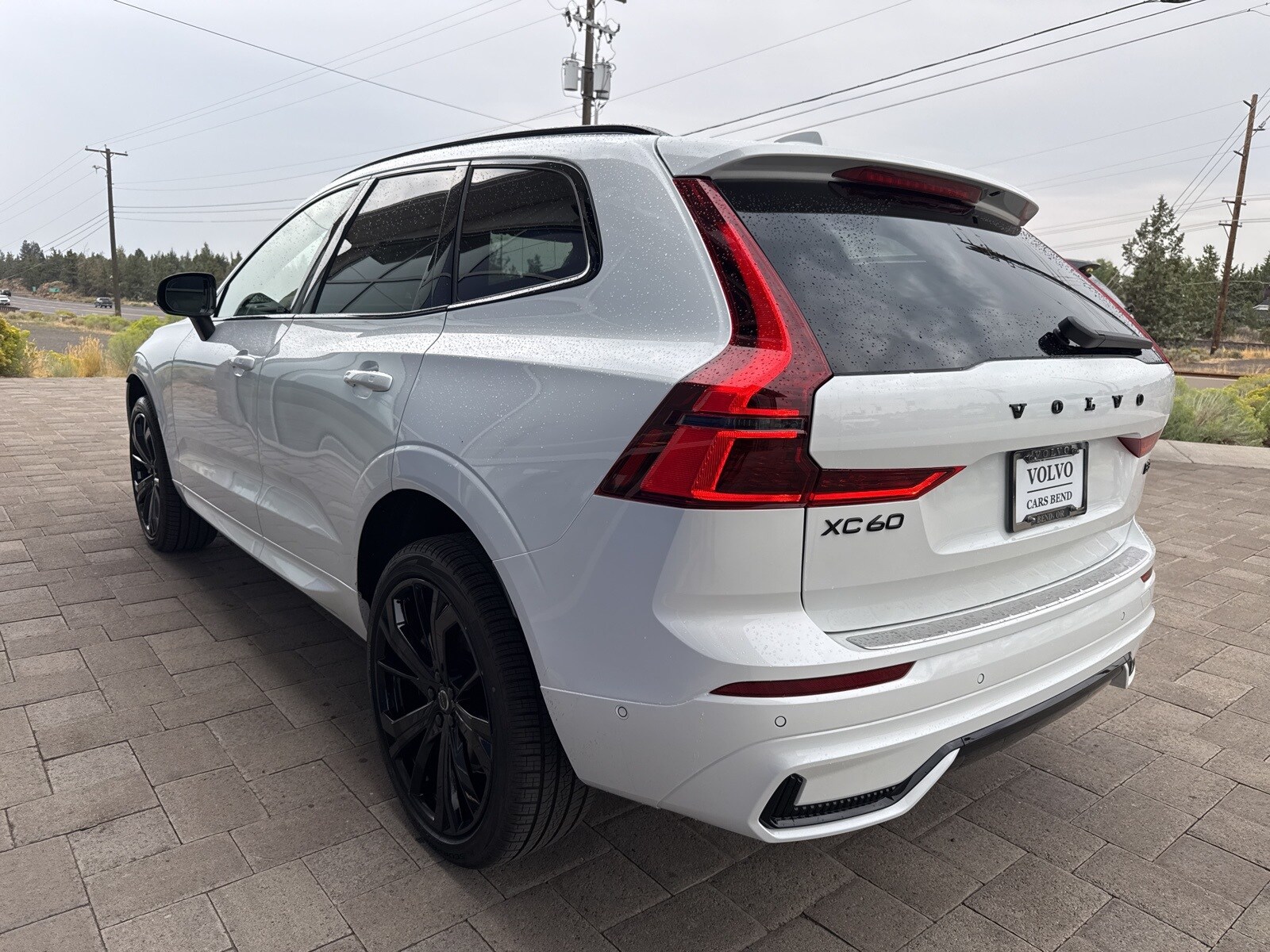 2026 Volvo XC60 B5 Black Edition photo 2