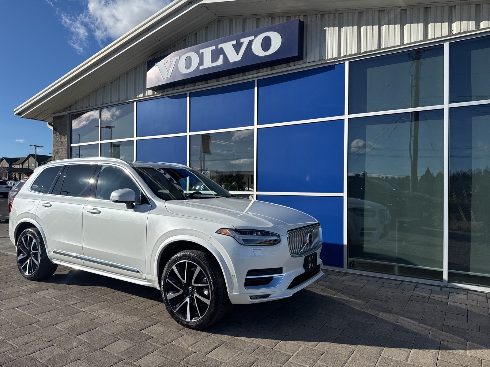 2025 Volvo XC90 Plus's photo