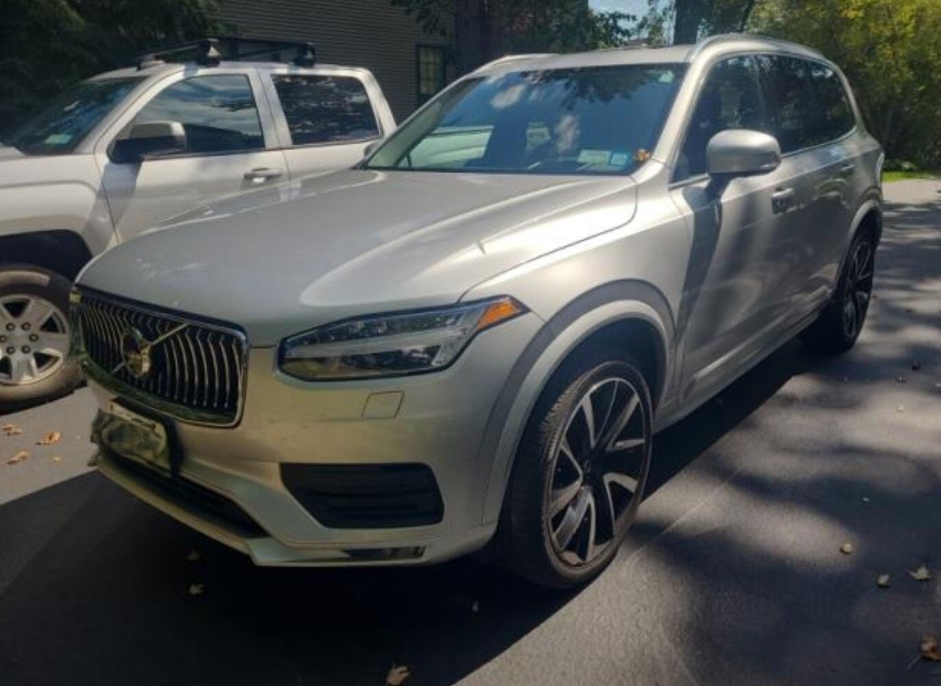 2022 Volvo XC90 T6 Momentum photo 3