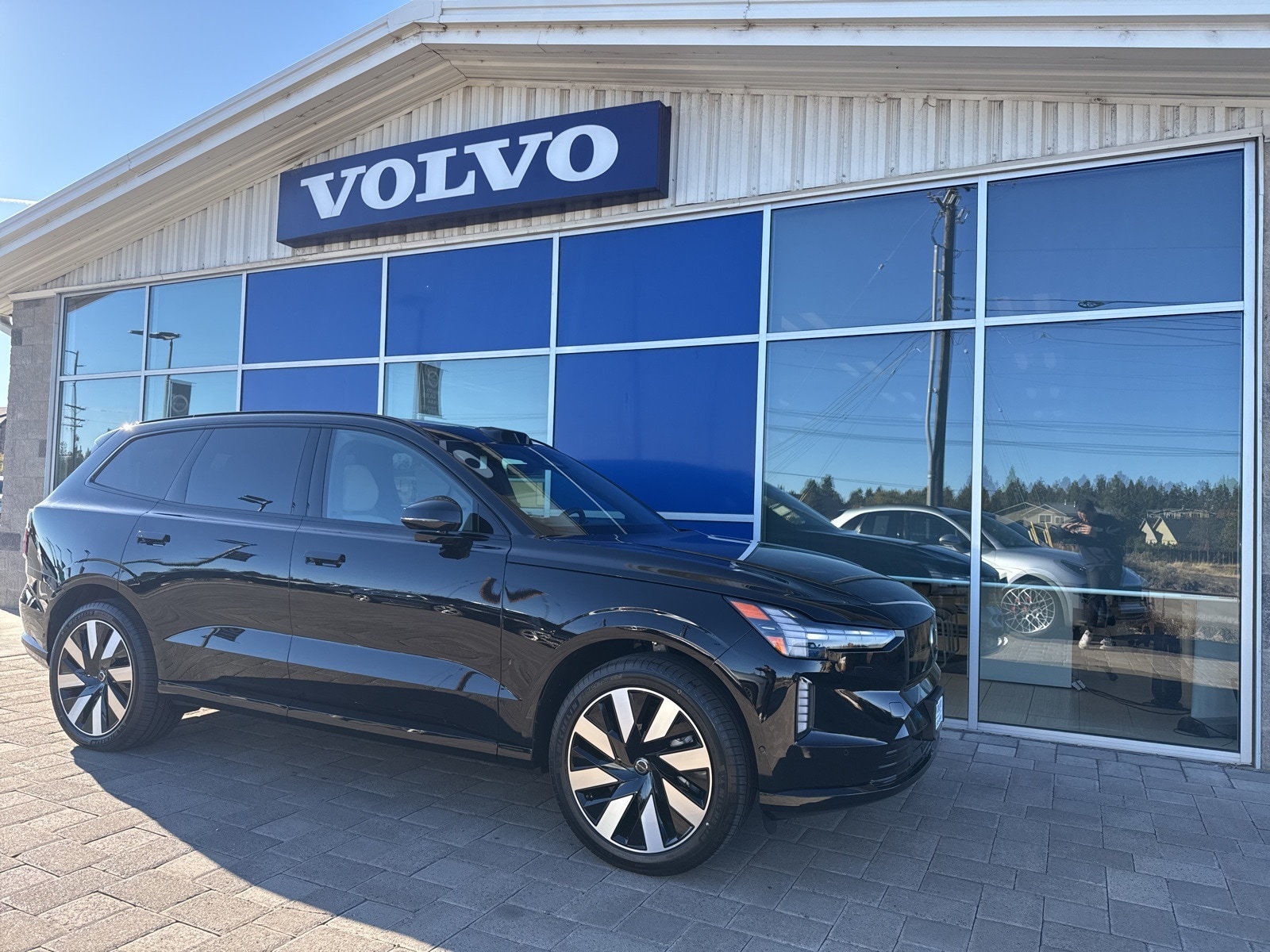 2025 Volvo EX90 Ultra's photo