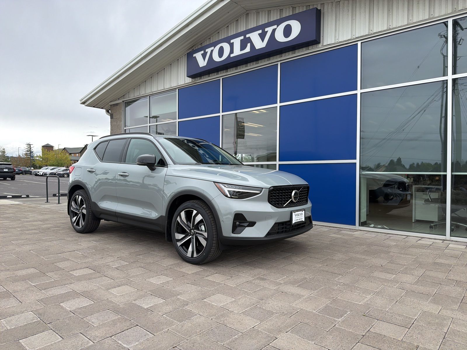 2026 Volvo XC40 B5 Plus Dark AWD's photo