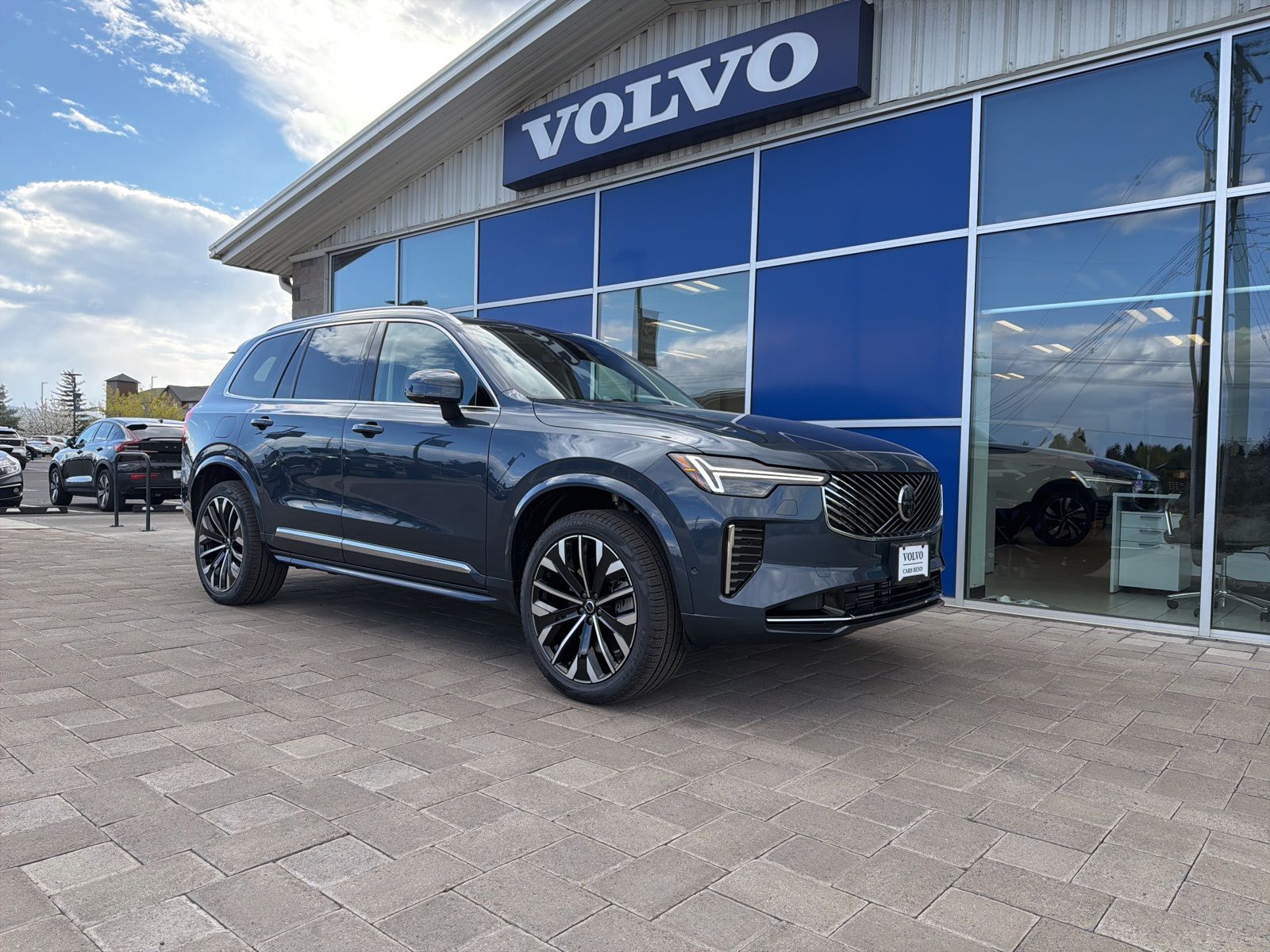 2026 Volvo XC90 T8 Recharge Ultra Bright 4WD's photo