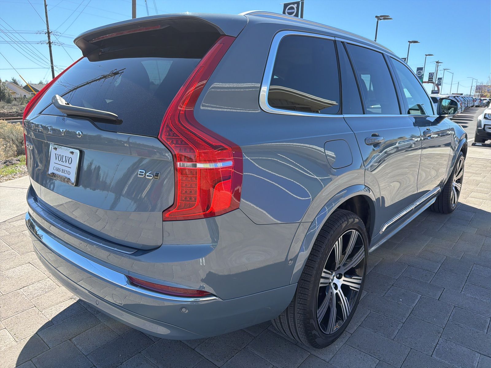 View vehicle photo 6