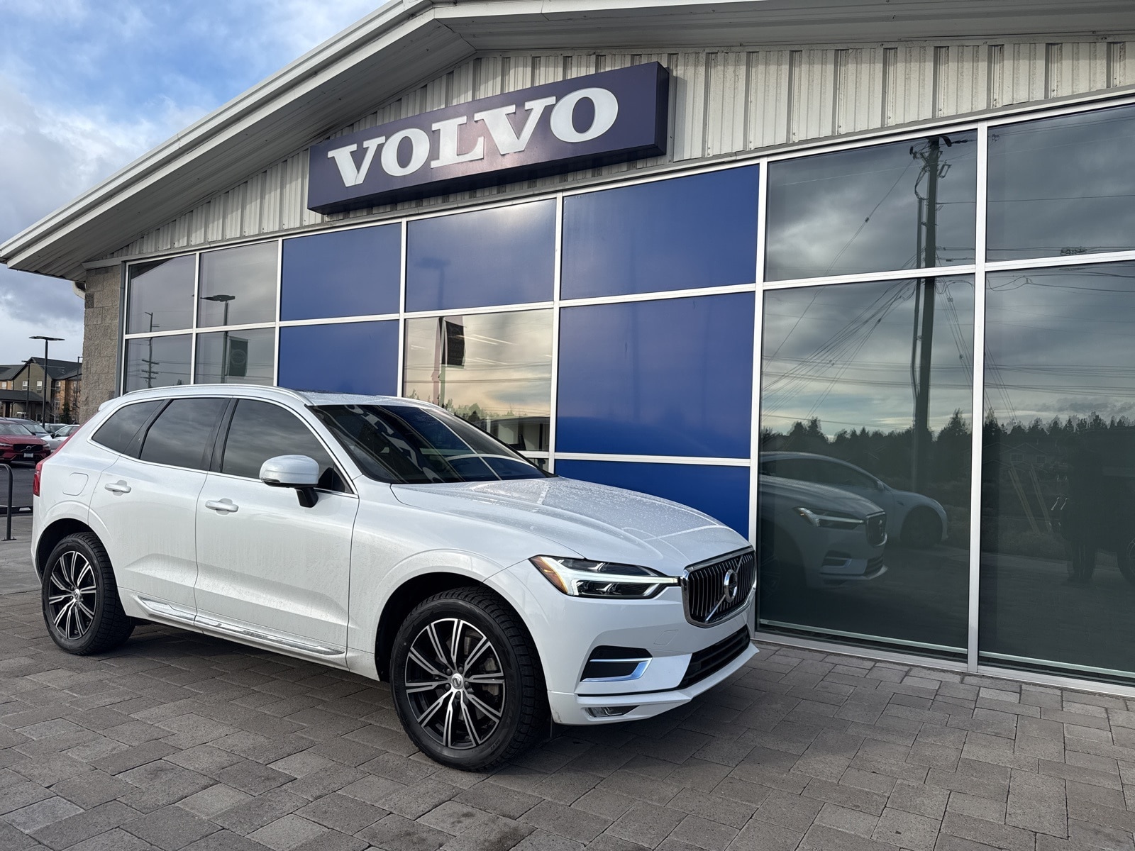 2021 Volvo XC60 Inscription's photo