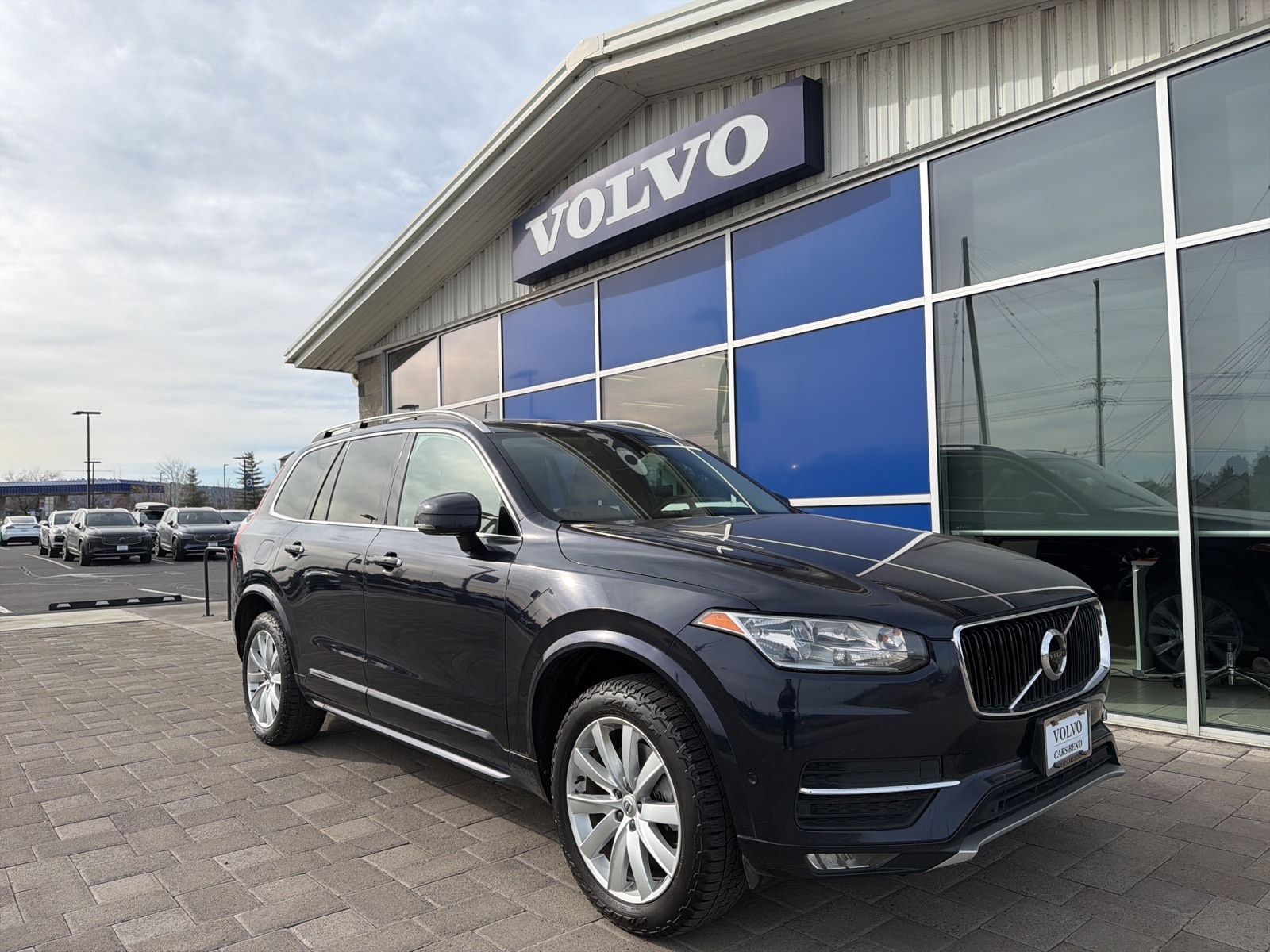 2016 Volvo XC90 T6 Momentum AWD