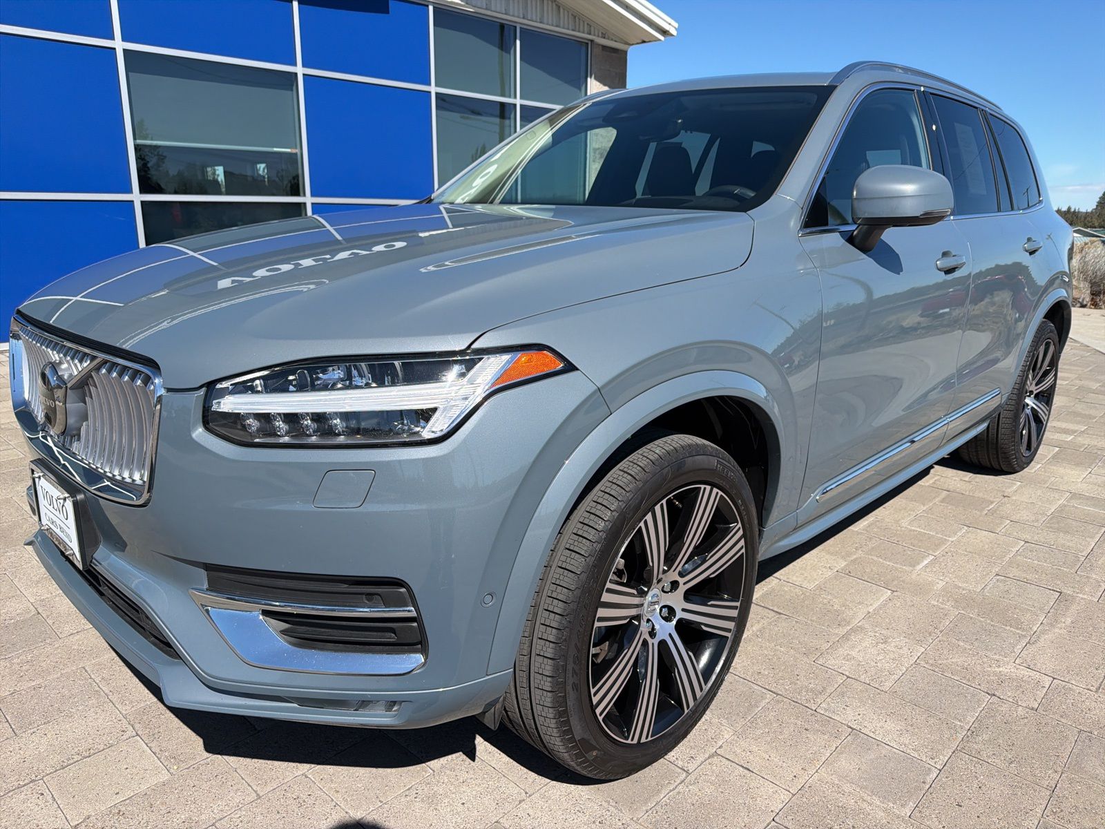 View vehicle photo 3