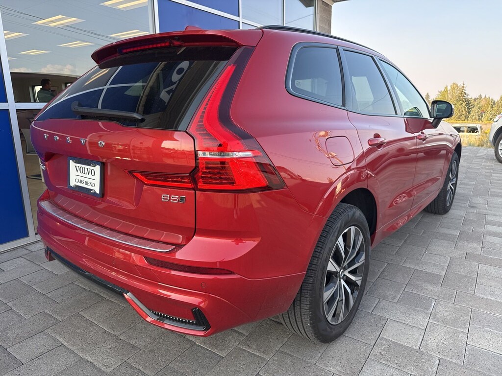 New 2025 Volvo XC60 B5 Core SUV