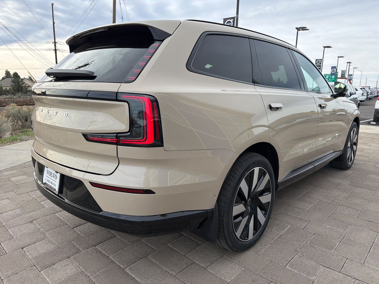 2025 Volvo EX90 Plus - Photo 7
