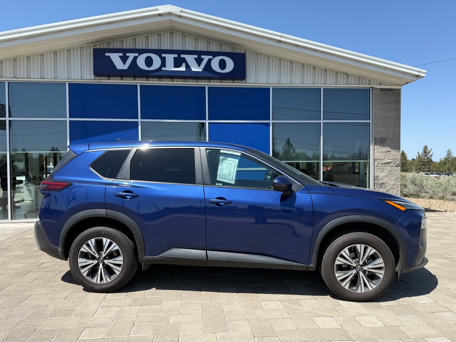 Used 2022 Nissan Rogue SV with VIN 5N1BT3BB2NC702001 for sale in Bend, OR