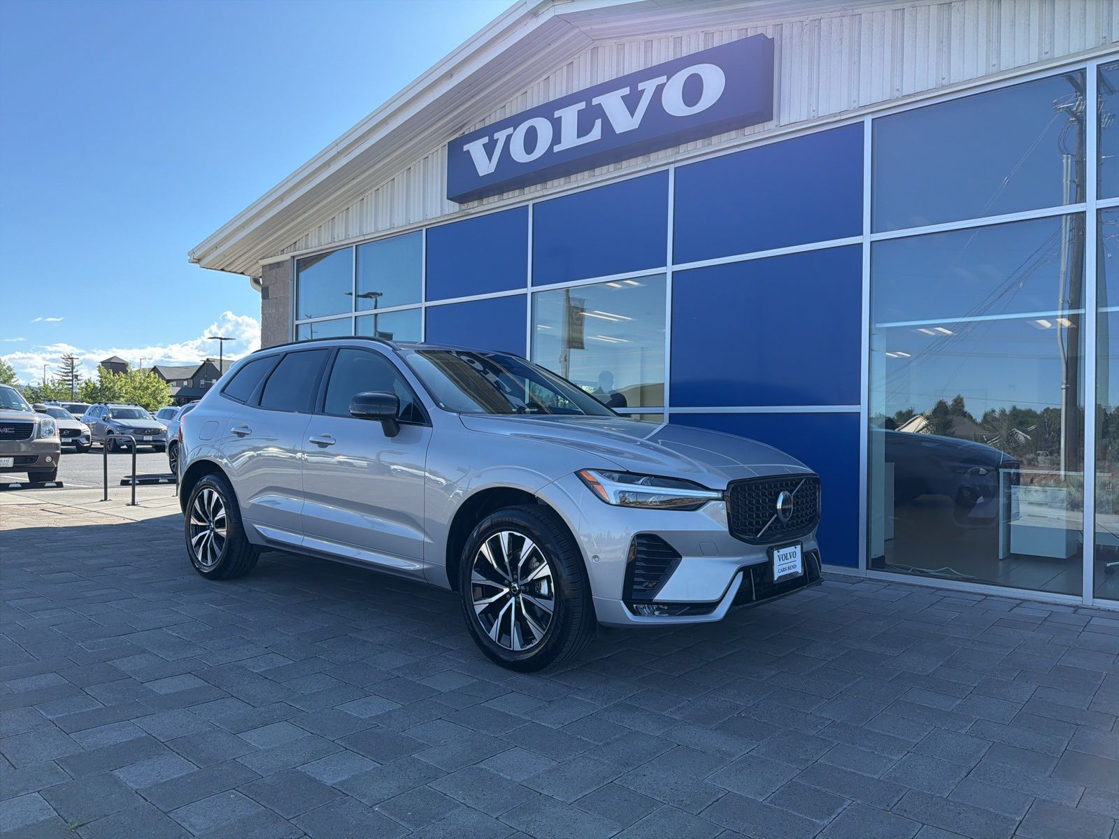 2025 Volvo XC60 B5 Plus Dark AWD's photo
