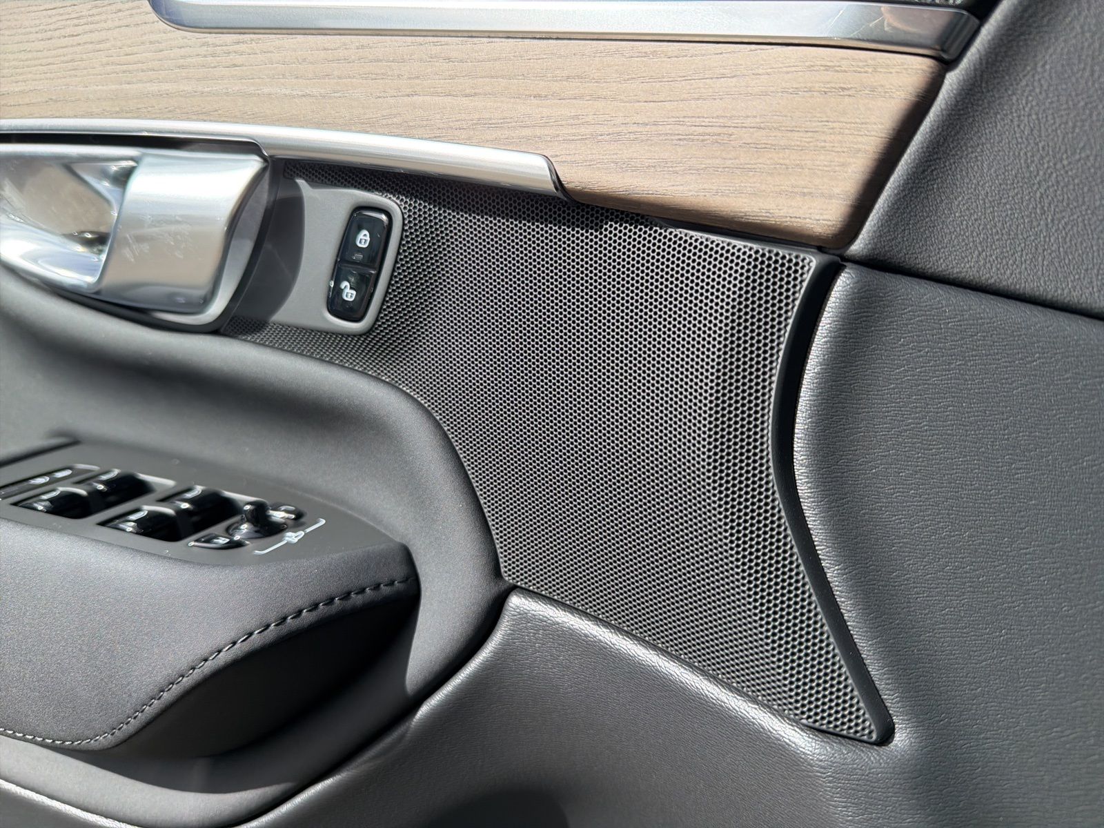 2026 Volvo XC90 Core - Photo 75