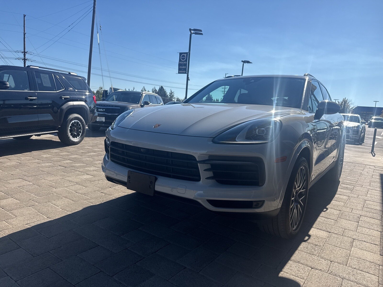 2022 Porsche Cayenne Base photo 2