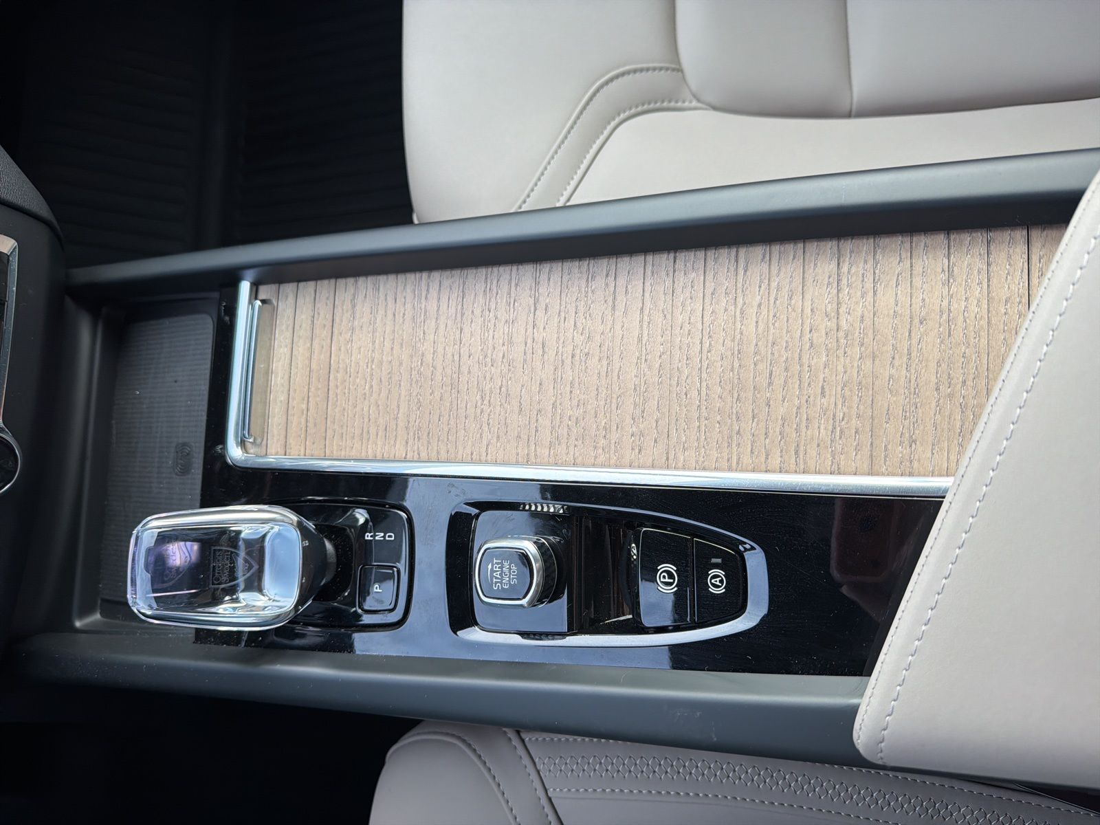 2026 Volvo XC60 Plus - Photo 42