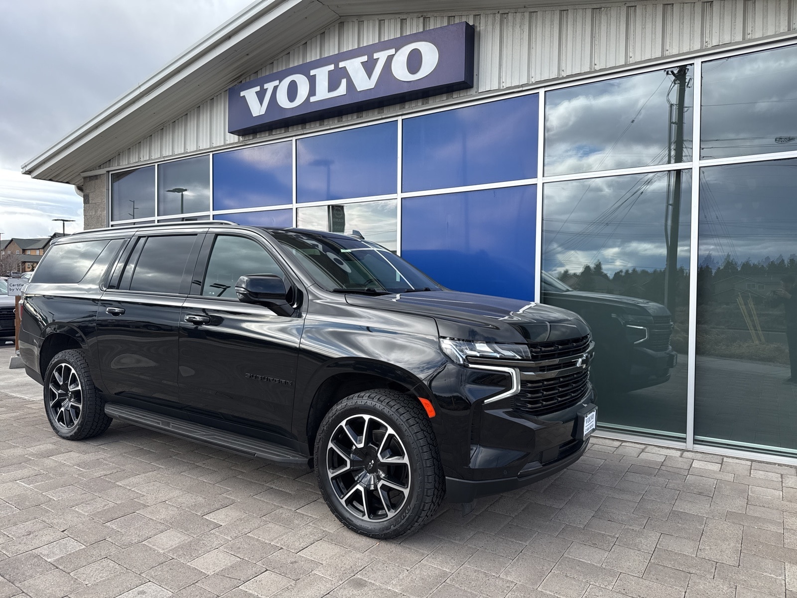 2022 Chevrolet Suburban RST's photo