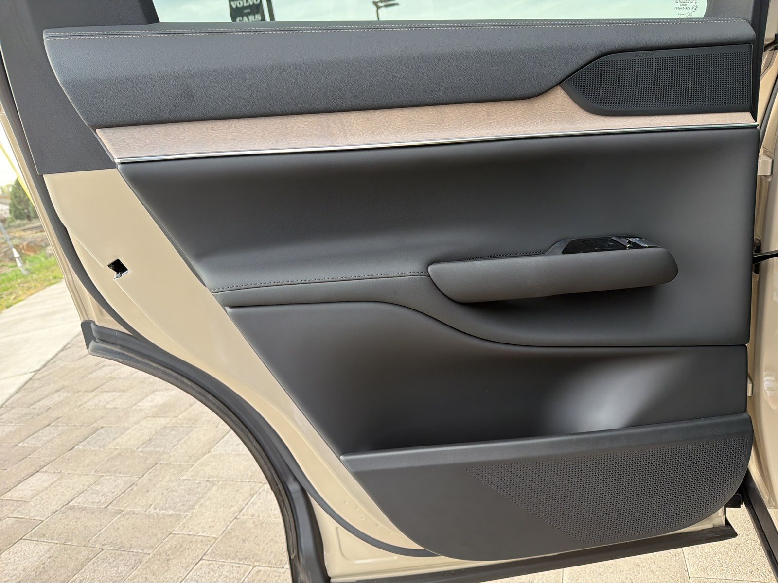 2025 Volvo EX90 Plus - Photo 21