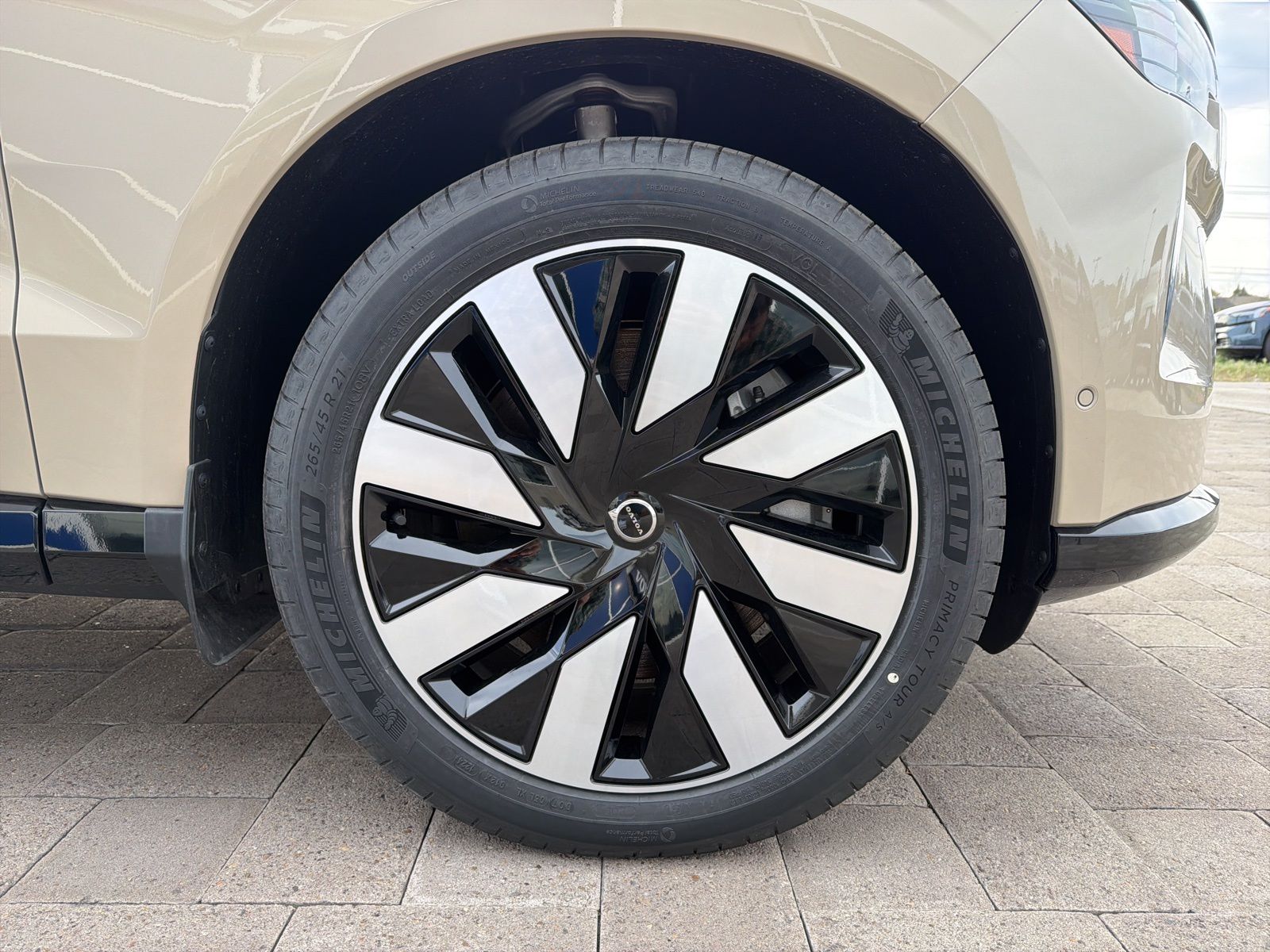 2025 Volvo EX90 Plus - Photo 8