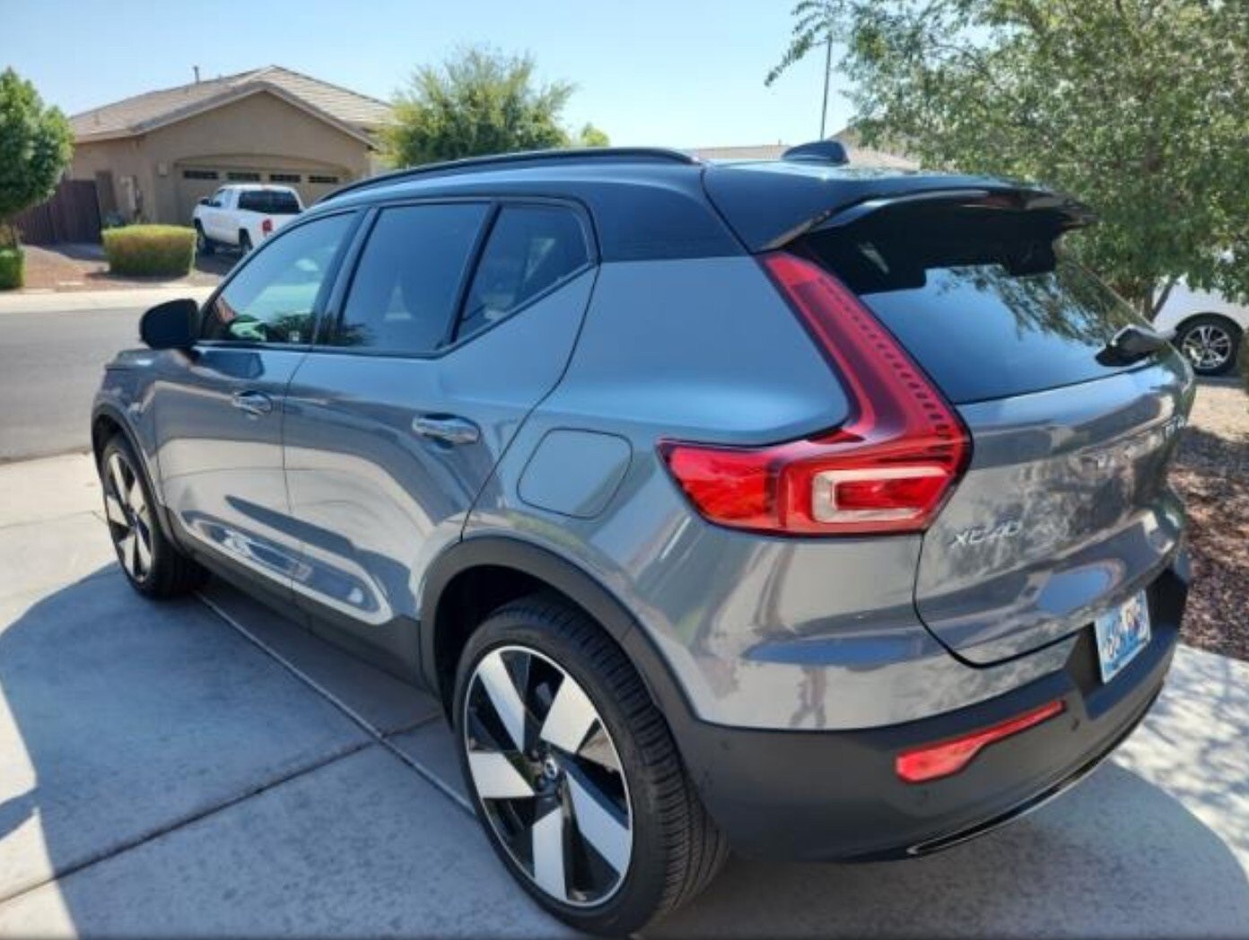 2023 Volvo XC40 Recharge Twin Plus photo 3