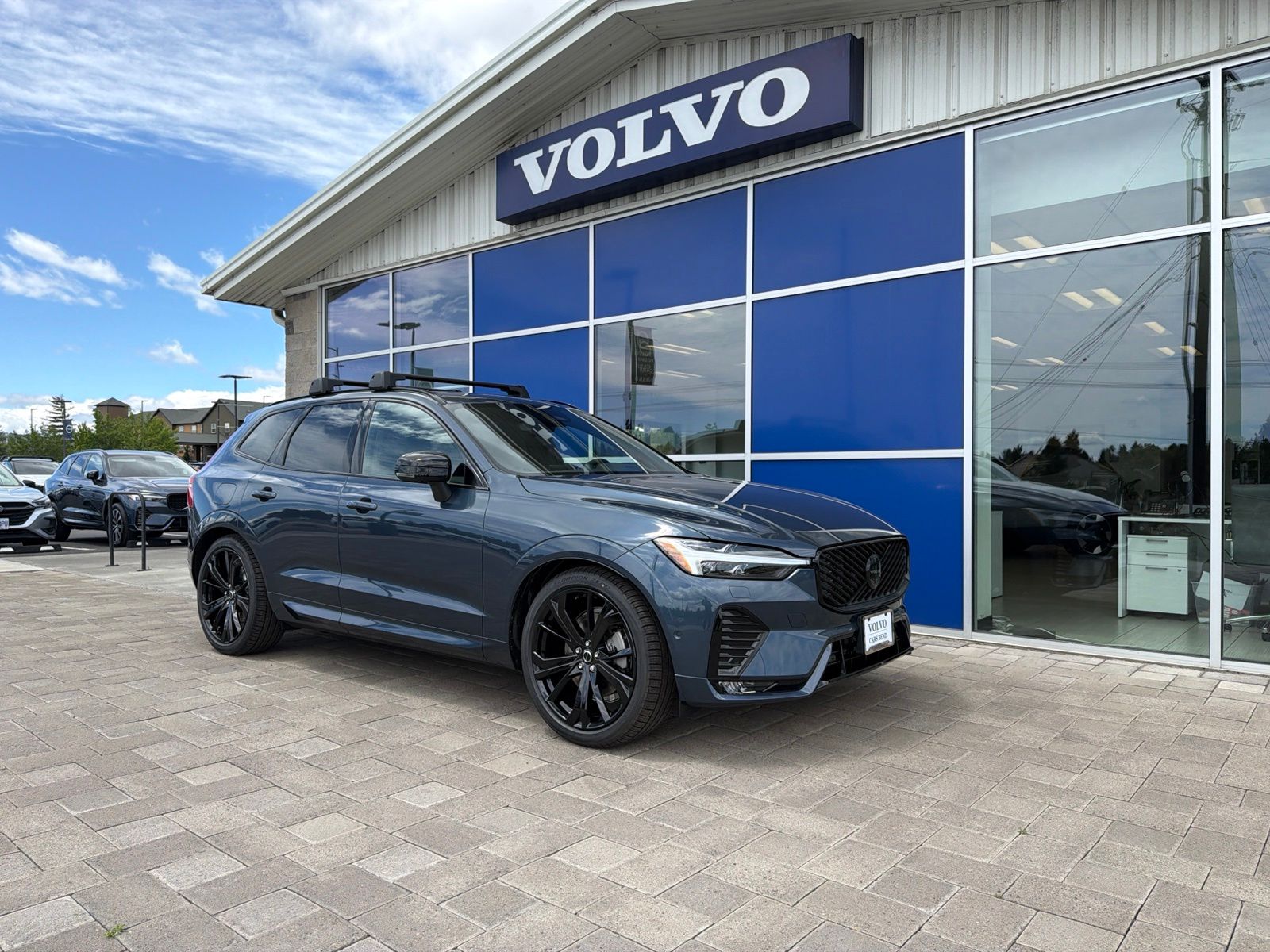 2026 Volvo XC60 B5 Ultra Black Edition Theme AWD's photo