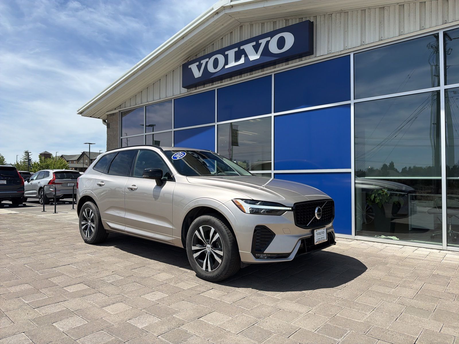 2025 Volvo XC60 B5 Core Dark AWD's photo