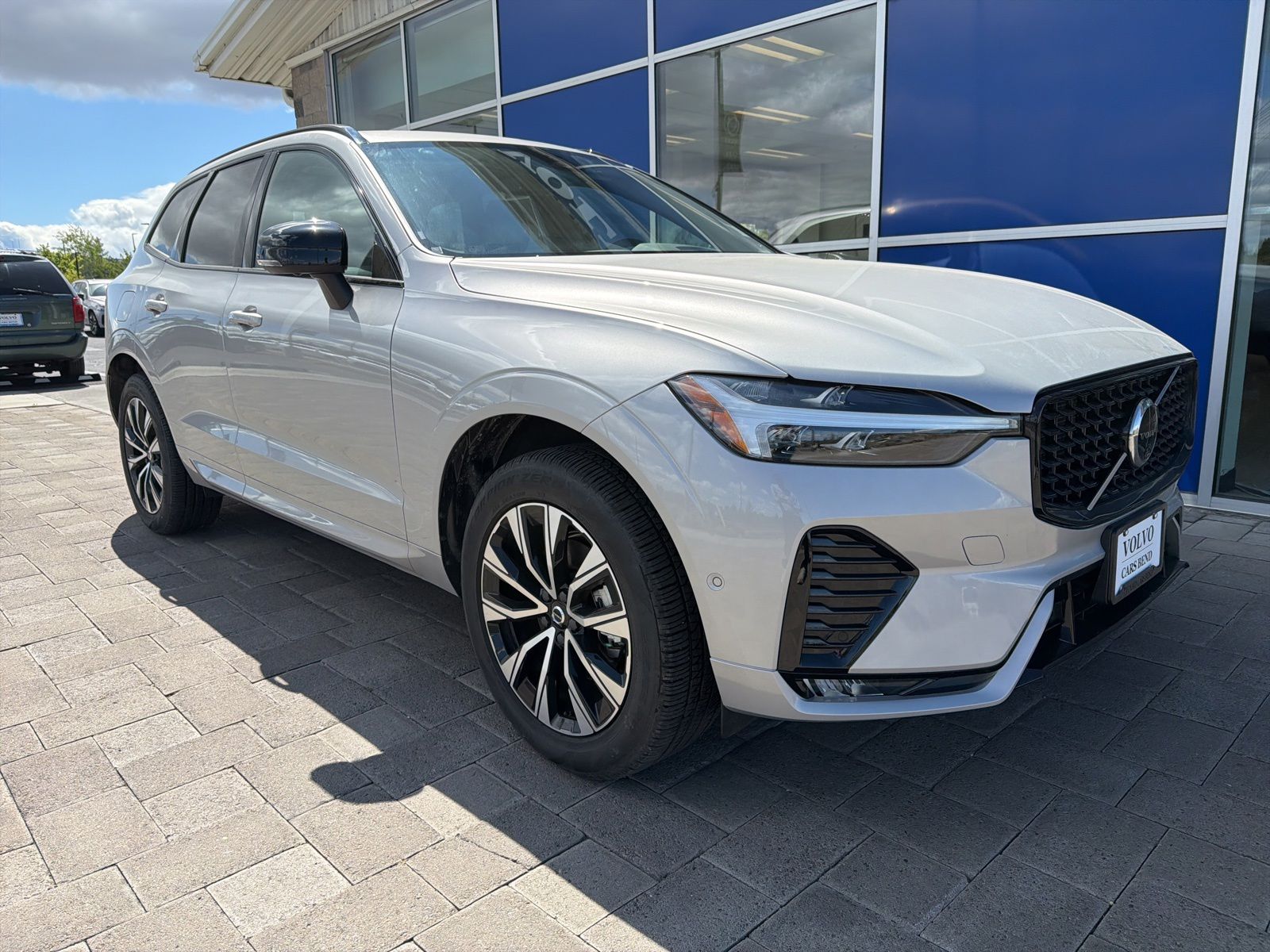 View vehicle photo 2